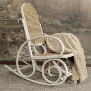 Mecedora tipo Thonet