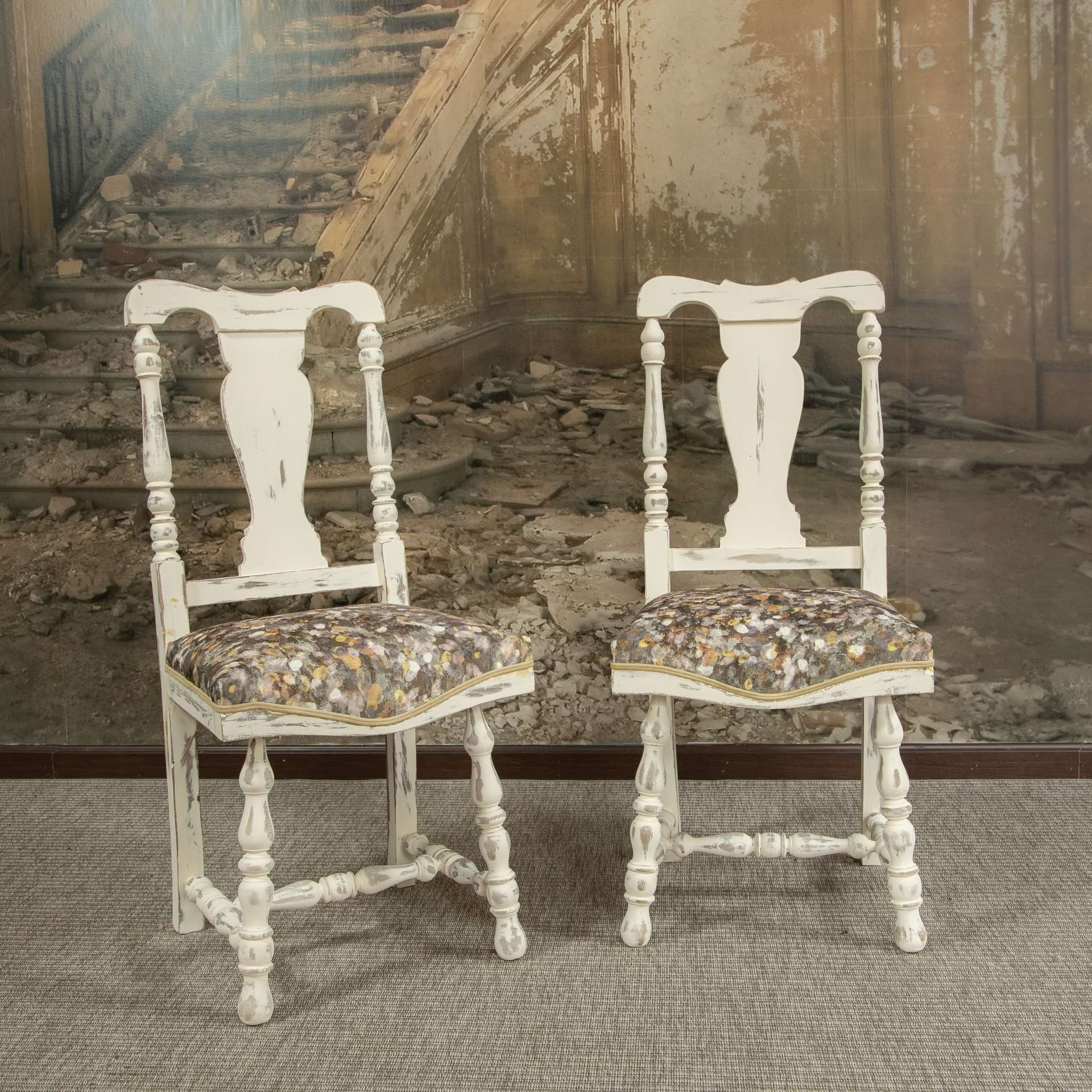 Silla castellana con madera pintada a la tiza